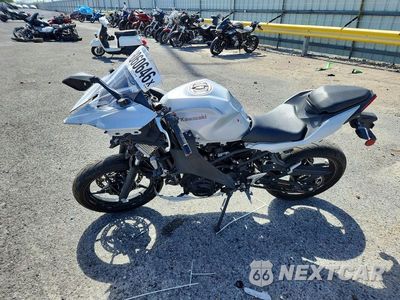 Trzecie zdjęcie samochodu z tyłu: 2025 KAWASAKI EX500 VIN:ML5EXGG17SDA47351 - miniatura