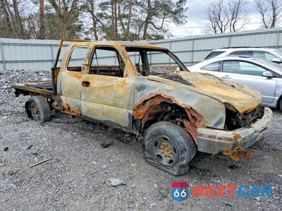 Czwarte zdjęcie samochodu z boku: 2004 CHEVROLET SILVERADO K2500 HEAVY DUTY VIN:1GCHK29UX4E350310 - miniatura