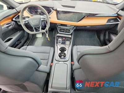 Zdjęcie 8 z 13 samochodu: 2022 AUDI E-TRON GT PREMIUM PLUS VIN:WAUFJBFWXN7010450 - miniatura