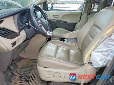 Zdjęcie 7 z 13 samochodu: 2018 TOYOTA SIENNA XLE 7-PASSENGER VIN:5TDDZ3DC8JS191033 - miniatura