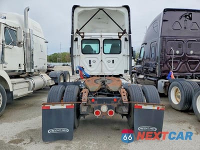 Zdjęcie 6 z 10 samochodu: 2018 FREIGHTLINER CASCADIA 113 SEMI TRUCK VIN:1FUBGAD95JLJS1005 - miniatura