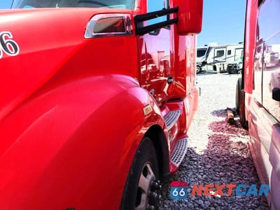 Zdjęcie 9 z 10 samochodu: 2020 KENWORTH T680 SEMI TRUCK VIN:1XKYDP9X9LJ290791 - miniatura