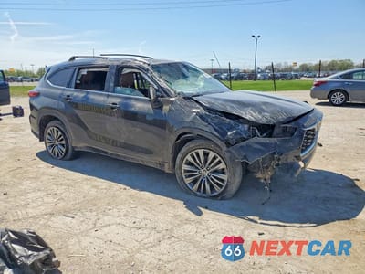 Czwarte zdjęcie samochodu z boku: 2021 TOYOTA HIGHLANDER PLATINUM VIN:5TDFZRBH5MS148705 - miniatura