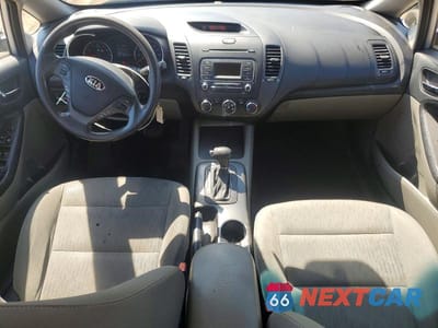 Zdjęcie 8 z 12 samochodu: 2016 KIA FORTE LX VIN:KNAFK4A63G5500078 - miniatura