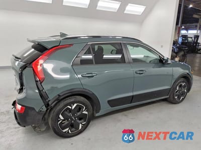 Trzecie zdjęcie samochodu z tyłu: 2023 KIA NIRO EV WIND VIN:KNDCR3L1XP5036218 - miniatura