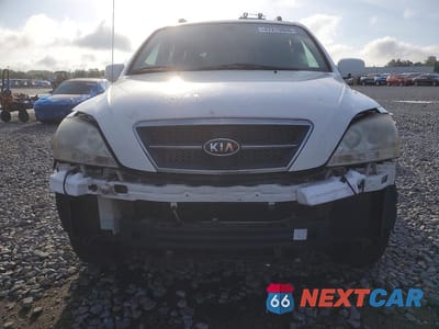 Piąte zdjęcie samochodu w środku: 2006 KIA SORENTO LX VIN:KNDJD733565550748 - miniatura