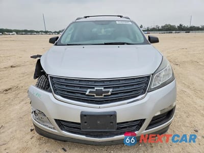 Piąte zdjęcie samochodu w środku: 2017 CHEVROLET TRAVERSE LS VIN:1GNKRFED0HJ261851 - miniatura