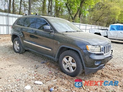 Czwarte zdjęcie samochodu z boku: 2013 JEEP GRAND CHEROKEE LAREDO VIN:1C4RJFAG0DC507195 - miniatura
