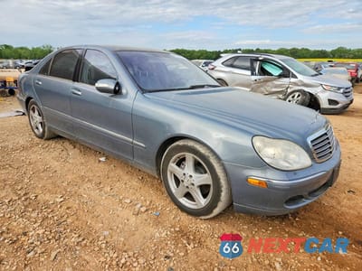 Czwarte zdjęcie samochodu z boku: 2005 MERCEDES-BENZ S 500 VIN:WDBNG75J15A447965 - miniatura