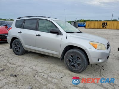 Czwarte zdjęcie samochodu z boku: 2007 TOYOTA RAV4 BASE VIN:JTMBD33V275057433 - miniatura