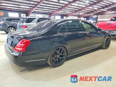 Trzecie zdjęcie samochodu z tyłu: 2013 MERCEDES-BENZ S 550 4MATIC VIN:WDDNG9EB8DA497465 - miniatura