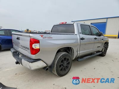Trzecie zdjęcie samochodu z tyłu: 2019 TOYOTA TUNDRA CREWMAX SR5 VIN:5TFDW5F12KX796550 - miniatura