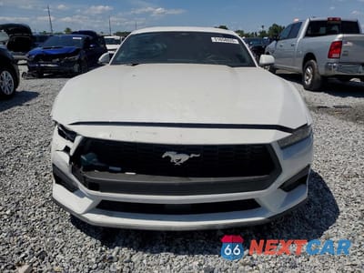 Piąte zdjęcie samochodu w środku: 2025 FORD MUSTANG VIN:1FA6P8TH6S5131774 - miniatura