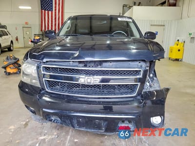 Piąte zdjęcie samochodu w środku: 2010 CHEVROLET TAHOE K1500 LT VIN:1GNUKBE03AR169739 - miniatura