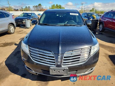 Piąte zdjęcie samochodu w środku: 2018 LINCOLN MKT VIN:2LMHJ5NK5JBL02598 - miniatura