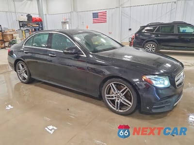 Czwarte zdjęcie samochodu z boku: 2018 MERCEDES-BENZ E 400 4MATIC VIN:WDDZF6GB4JA365802 - miniatura