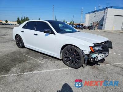 Czwarte zdjęcie samochodu z boku: 2013 CHRYSLER 300 S VIN:2C3CCABG9DH699431 - miniatura