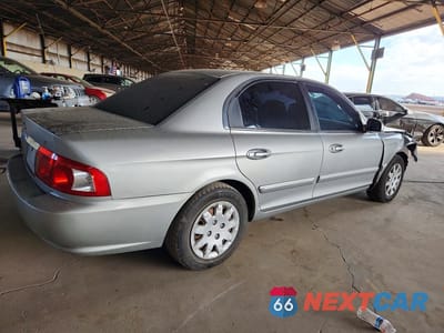 Trzecie zdjęcie samochodu z tyłu: 2004 KIA OPTIMA LX VIN:KNAGD126745362696 - miniatura
