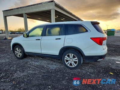 Drugie zdjęcie samochodu z przodu: 2017 HONDA PILOT LX VIN:5FNYF5H13HB009106 - miniatura