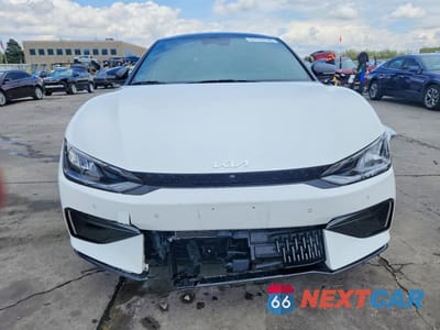 Piąte zdjęcie samochodu w środku: 2023 KIA EV6 GT VIN:KNDC5DLE8P5133096 - miniatura