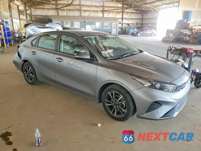 Czwarte zdjęcie samochodu z boku: 2024 KIA FORTE LXS VIN:3KPF24AD2RE724726 - miniatura