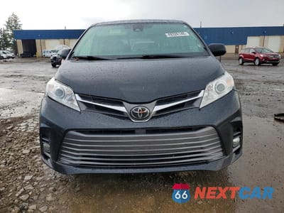 Piąte zdjęcie samochodu w środku: 2018 TOYOTA SIENNA XLE 7-PASSENGER VIN:5TDDZ3DC8JS191033 - miniatura
