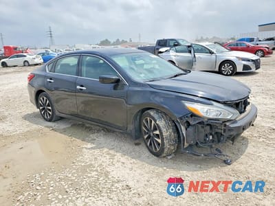 Czwarte zdjęcie samochodu z boku: 2017 NISSAN ALTIMA 2.5 SV VIN:1N4AL3AP2HC493334 - miniatura