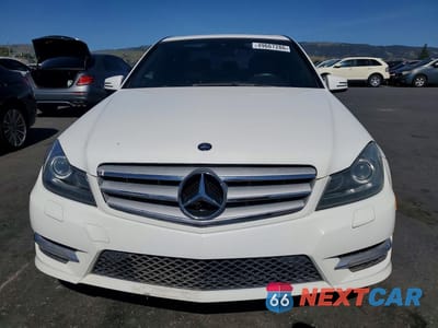 Piąte zdjęcie samochodu w środku: 2013 MERCEDES-BENZ C 250 VIN:WDDGF4HB9DA779219 - miniatura
