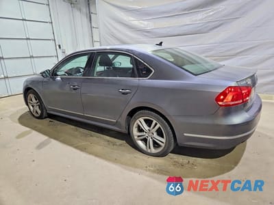 Drugie zdjęcie samochodu z przodu: 2012 VOLKSWAGEN PASSAT SEL VIN:1VWCN7A33CC047815 - miniatura