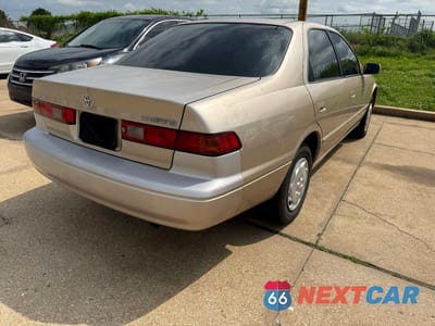Czwarte zdjęcie samochodu z boku: 1999 TOYOTA CAMRY LE VIN:4T1BG22KXXU896076 - miniatura
