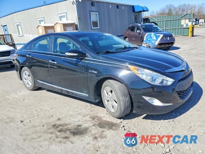 Czwarte zdjęcie samochodu z boku: 2012 HYUNDAI SONATA HYBRID BASE VIN:KMHEC4A40CA042278 - miniatura