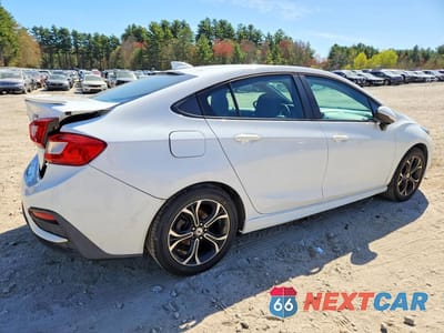 Trzecie zdjęcie samochodu z tyłu: 2019 CHEVROLET CRUZE LT VIN:1G1BE5SM5K7109449 - miniatura