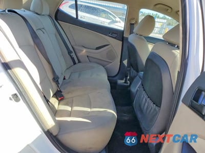 Zdjęcie 10 z 12 samochodu: 2012 KIA OPTIMA LX VIN:5XXGM4A78CG074209 - miniatura