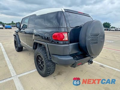 Trzecie zdjęcie samochodu z tyłu: 2007 TOYOTA FJ CRUISER BASE VIN:JTEBU11F770018393 - miniatura