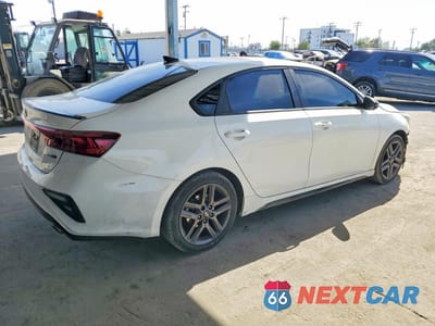 Trzecie zdjęcie samochodu z tyłu: 2021 KIA FORTE GT LINE VIN:3KPF34AD9ME318772 - miniatura