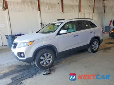 2011 KIA SORENTO LX 5XYKT4A13BG042948 - główne zdjęcie licytacji z USA - miniatura
