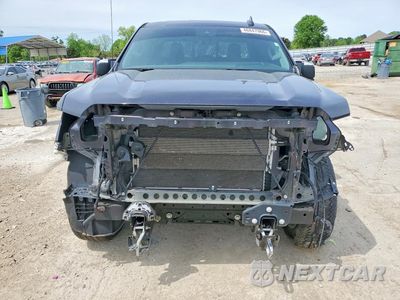 Piąte zdjęcie samochodu w środku: 2022 GMC SIERRA K1500 DENALI VIN:3GTUUGED2NG689794 - miniatura