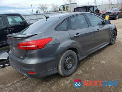 Trzecie zdjęcie samochodu z tyłu: 2016 FORD FOCUS SE VIN:1FADP3F24GL291978 - miniatura
