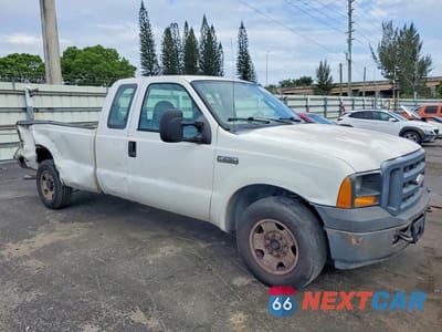 Czwarte zdjęcie samochodu z boku: 2006 FORD F250 SUPER DUTY VIN:1FTSX20506EA93061 - miniatura