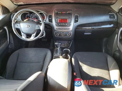 Zdjęcie 8 z 12 samochodu: 2014 KIA SORENTO LX VIN:5XYKTCA68EG549581 - miniatura