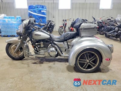 Trzecie zdjęcie samochodu z tyłu: 2005 HARLEY-DAVIDSON FLHRCI VIN:1HD1FRW165Y688245 - miniatura