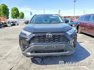 Piąte zdjęcie samochodu w środku: 2025 TOYOTA RAV4 XLE VIN:2T3P1RFV6SC494187 - miniatura