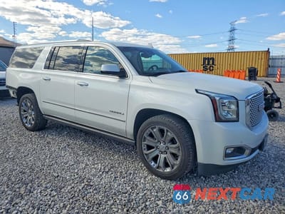 Czwarte zdjęcie samochodu z boku: 2017 GMC YUKON XL DENALI VIN:1GKS2HKJ0HR249613 - miniatura