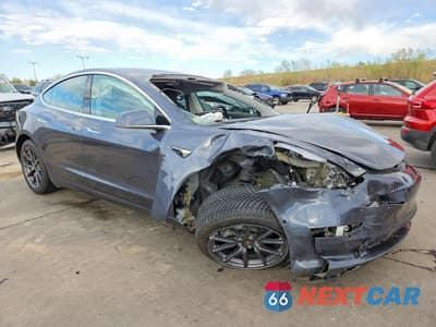 Czwarte zdjęcie samochodu z boku: 2018 TESLA MODEL 3 VIN:5YJ3E1EA8JF051769 - miniatura