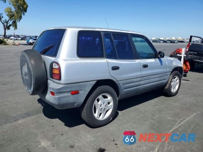 Trzecie zdjęcie samochodu z tyłu: 1998 TOYOTA RAV4 BASE VIN:JT3GP10V4W0027209 - miniatura