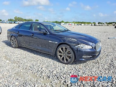 Czwarte zdjęcie samochodu z boku: 2012 JAGUAR XJL VIN:SAJWA2GB8CLV28867 - miniatura