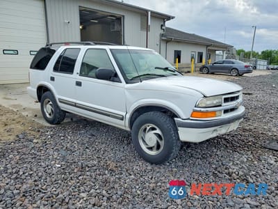 Czwarte zdjęcie samochodu z boku: 2000 CHEVROLET BLAZER VIN:1GNDT13W2Y2399225 - miniatura