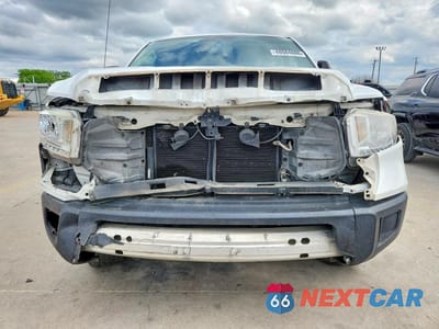 Piąte zdjęcie samochodu w środku: 2016 TOYOTA TUNDRA SR VIN:5TFRM5F1XGX104179 - miniatura