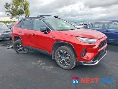 Czwarte zdjęcie samochodu z boku: 2024 TOYOTA RAV4 PRIME XSE VIN:JTMEB3FVXRD225987 - miniatura