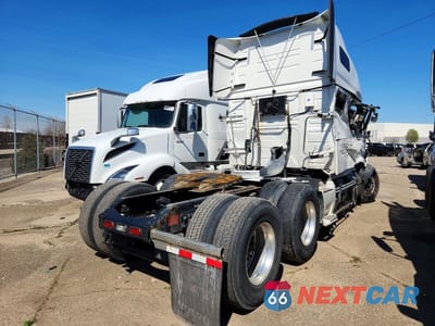Czwarte zdjęcie samochodu z boku: 2025 VOLVO VNL SEMI TRUCK VIN:4V4NC9EH1SN658128 - miniatura
